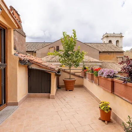 Attico Con Terrazza Privata Silenzioso Casa Mem דירה *