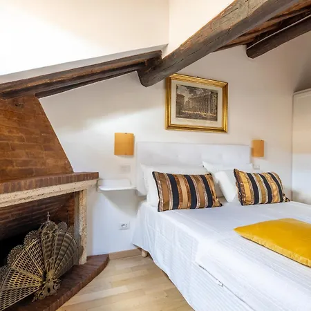 Attico Con Terrazza Privata Silenzioso Casa Mem Apartamento